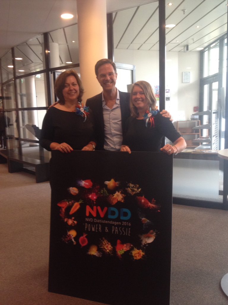 nvdietist's tweet photo. Onofficiële afsluiting diëtistendagen, met felicitaties van Mark Rutte @MinPres @markrutte #nvdd2016 @RedactieNTVD https://t.co/rsHxXt3Tbb