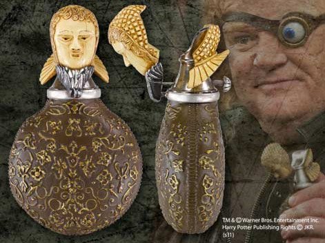 Alastorlux's tweet image. Preparado para la fiesta con mi traje de gala, mi petaca cargada y el amor de mi vida. @Dennaltty #Pottertty