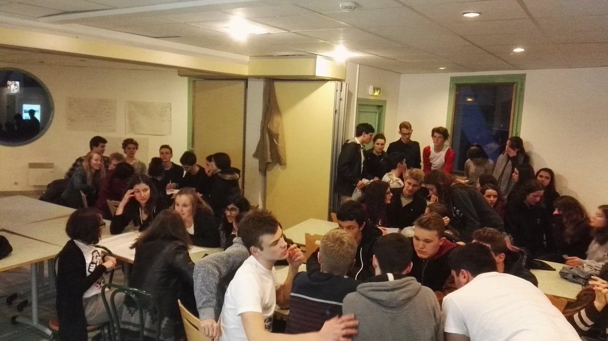 HistGeoBritSec's tweet image. Tense atmosphere at the #revisionweekend quiz