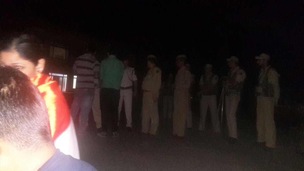 AdityaRajKaul's tweet photo. Youth carrying tricolour from Delhi to #NITSrinagar detained at Lakhanpur by J&amp;K Police. National flag is a threat? https://t.co/mV1hO9N8QJ