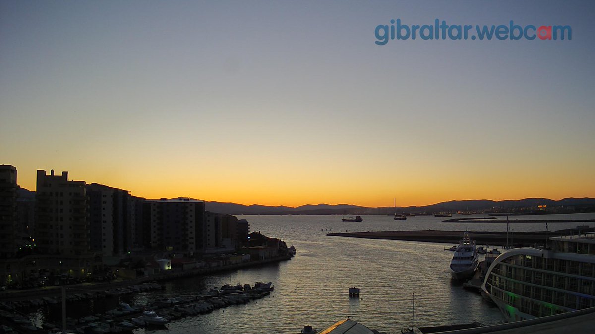 aburkeabroad's tweet photo. @MeteoGib @FamousFourMedia love it! Had to grab one more screen shot at 21:00! #Beautiful #AlmostAsleep #Gibraltar https://t.co/Seq9xognRs