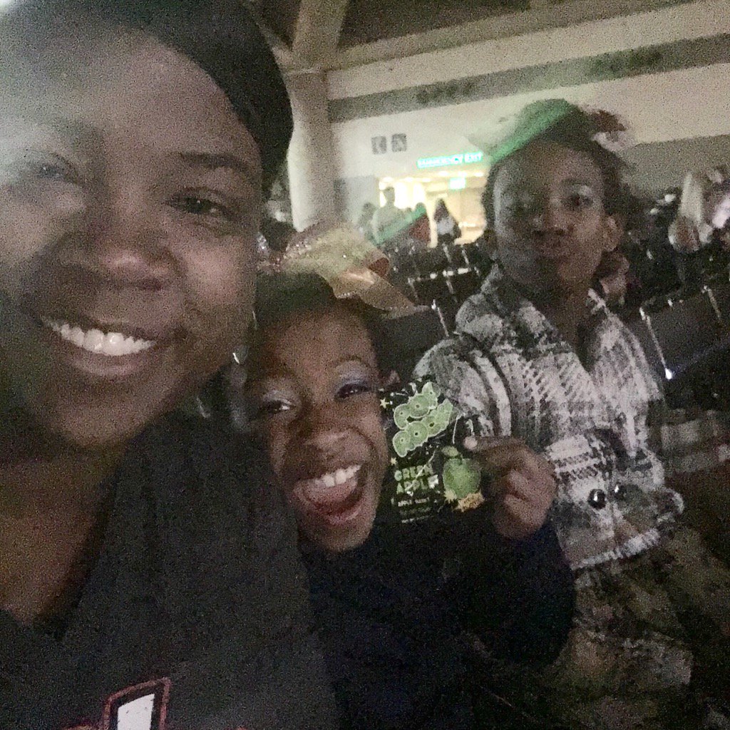 BlueMomma24's tweet photo. Full Weekend of Cheer ❤️💙💛 #ACSBaltimore #SJS https://t.co/uXZrcbkwbj