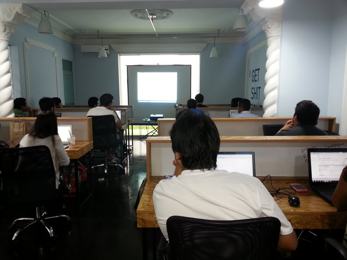 gdglima's tweet image. Ya estamos en el #devstudyjam Sesion 4 en @AscendioPe hablando de asynctask , recyclerview #android @googledevlatam