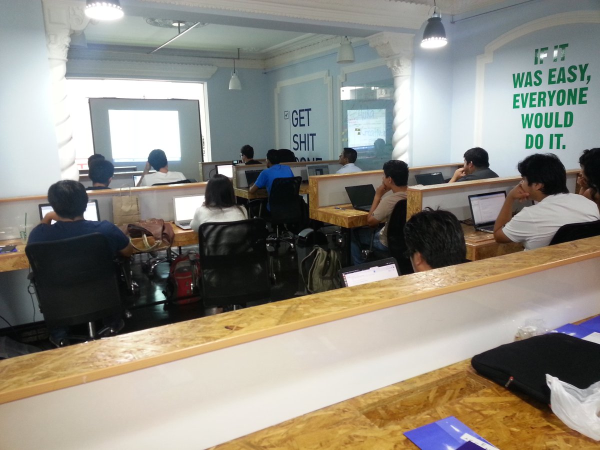 gdglima's tweet image. Ya estamos en el #devstudyjam Sesion 4 en @AscendioPe hablando de asynctask , recyclerview #android @googledevlatam