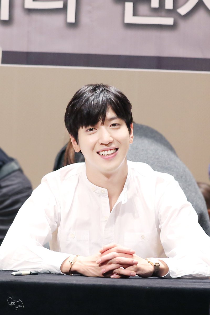 eri3232's tweet photo. #정용화
#이렇게예뻤나 

GN ♥ https://t.co/DJUk8po8Gp