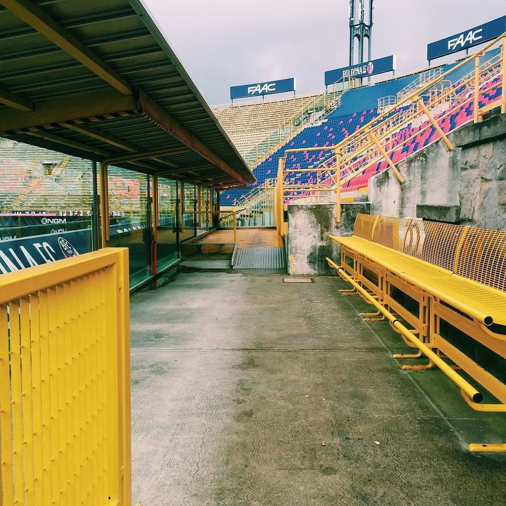 igersBologna's tweet photo. Terza tappa: Stadio Renato Dall'Ara, costruito negli anni '20, inaugurato nel 1927.
#featapp #feataround #featsanlu… https://t.co/d8kQI7Yfmu