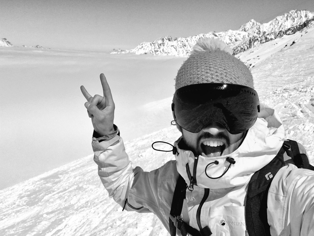 MountExpeds's tweet image. Skiing above the clouds in Chamonix, such a magical feeling! Super warm &amp;amp; slushy but all gd fun @we_are_sungod