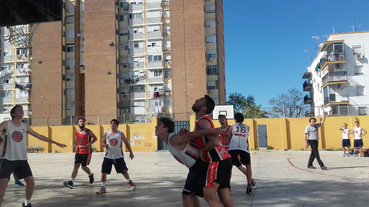ag_basket's tweet photo. Ahora partido duro con una pista difícil.  SOFÁ vs AG Basket Azul  categoria senior. https://t.co/YbyGElAMxq