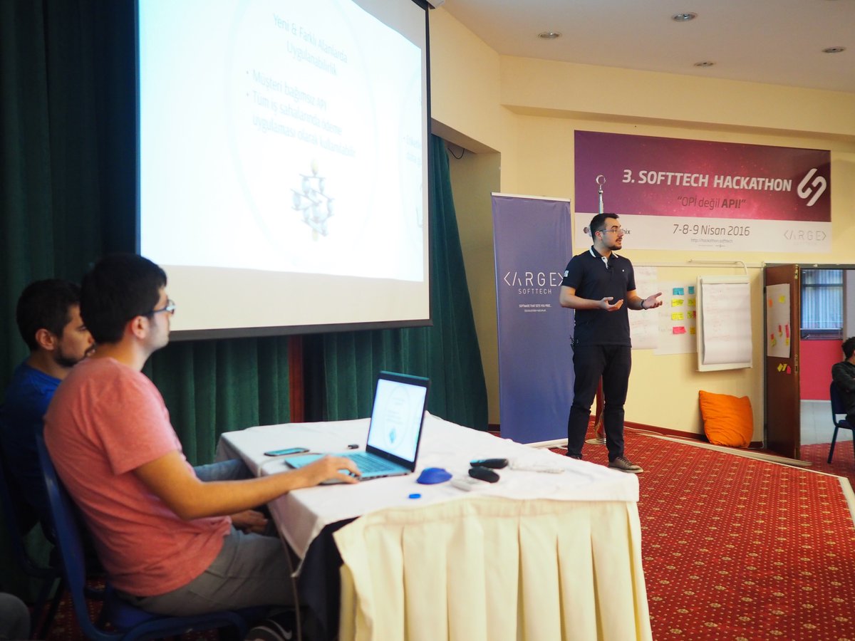 Softtechas's tweet photo. #SoftTechHackathon3 'te şu an ATLETICO PAYMENT ekibi 'Money Tag' ürününü sunuyor.. https://t.co/lUgvn6qbjV
