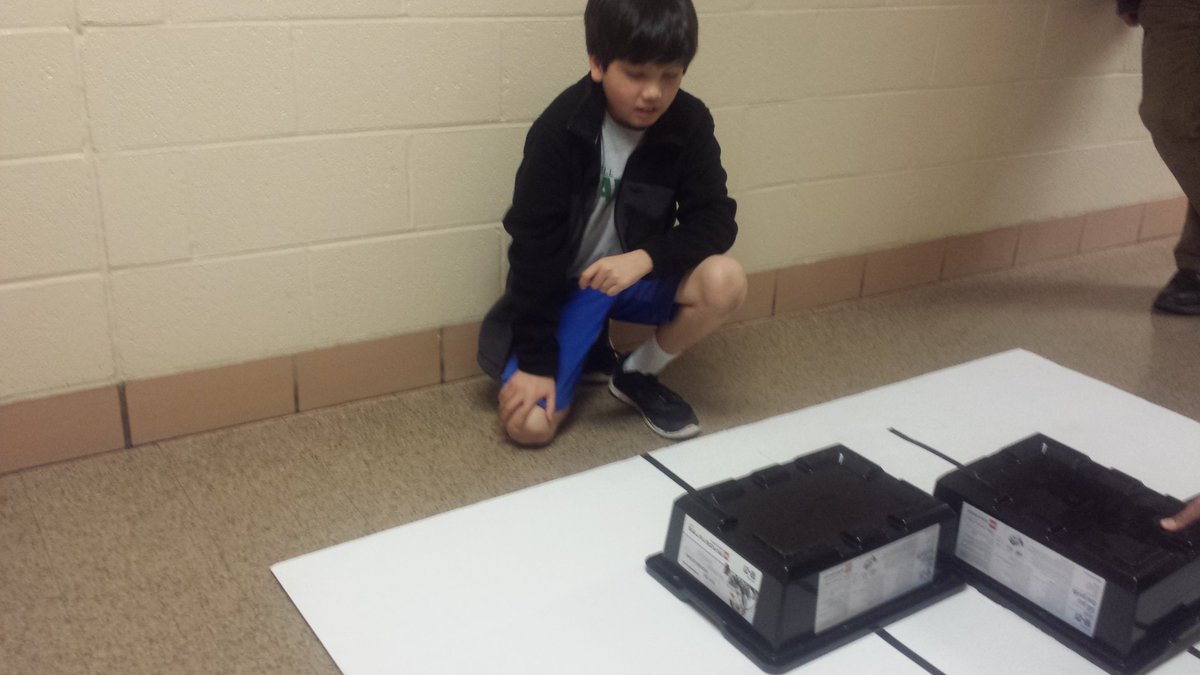 RusComputerlab's tweet image. Robotics club at the MU engineering challenge this morning. Doing great! @AnneSchoelz @RUSBLVD