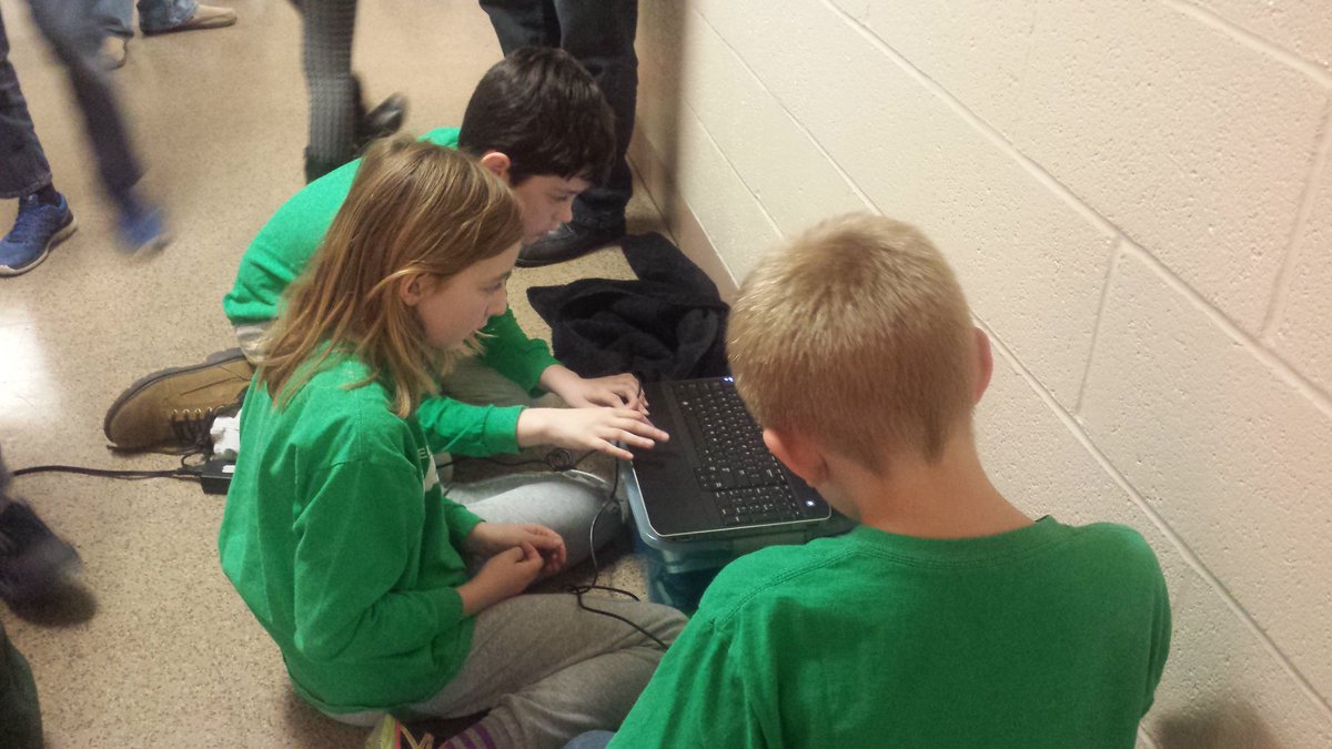 RusComputerlab's tweet image. Robotics club at the MU engineering challenge this Saturday morning. Proud of the hard work! @AnneSchoelz @RUSBLVD