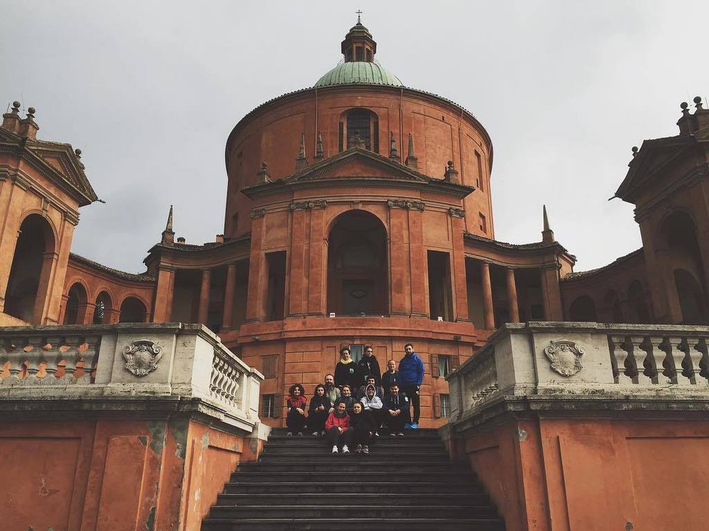 igersBologna's tweet photo. Ecco il gruppo alla quarta e tanto attesa tappa del tour con @feat_app ✌🏻️: #SanLuca! https://t.co/jtrkMcbS7d