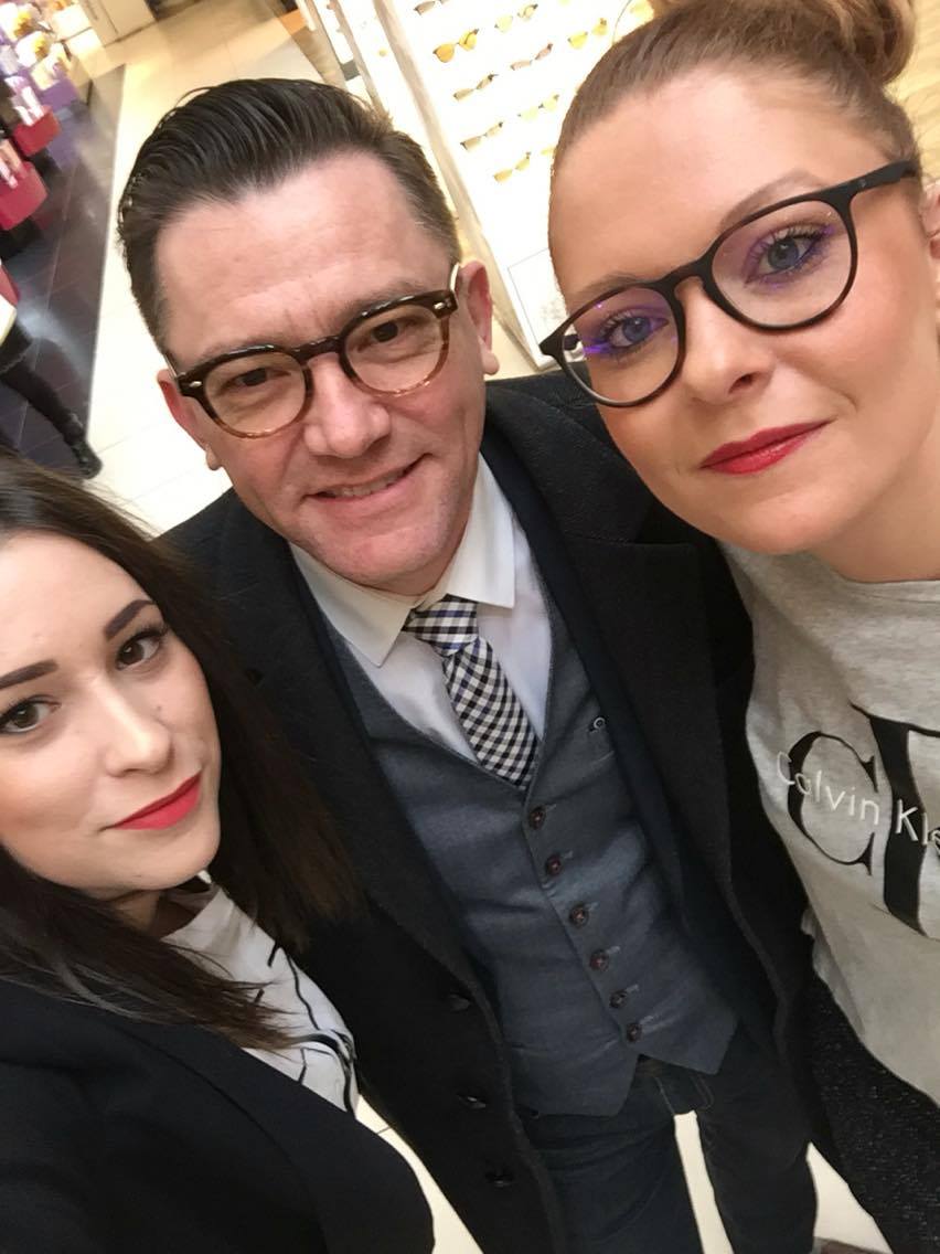 agencepulsi's tweet photo. Avec @PamplRousse  et Mégane (metro boulot Pinceaux) - Galeries Lafayette - opé #calvinklein. #reimsblogconnexion https://t.co/PVu5CYlHkx