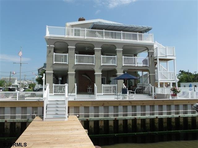 MonihanRealty's tweet photo. #JUSTLISTED 401 Bayfront A1, #OCNJ. 3 BR, 2 BA, private dock. Call Gray Haenn, 800.255.0998. https://t.co/mEzVoI0OlP https://t.co/n5vnTma0mA