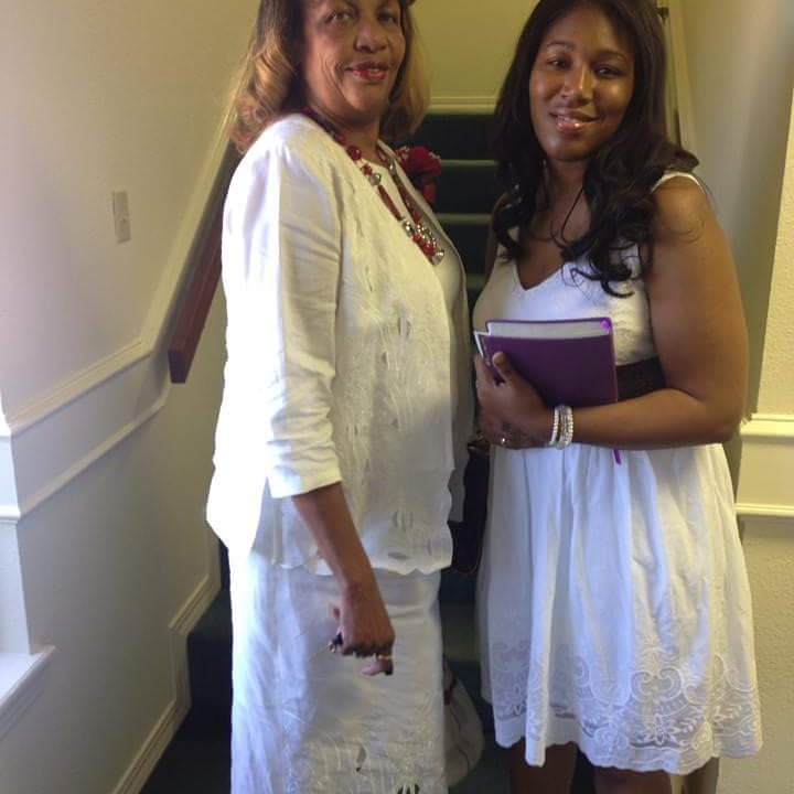nanaboo1031's tweet photo. @MsCarterCelFab @WomensThinkTank @professionaldb @BreezzyDDJ Sister-in-law Sherry #onleft #Homegoing #today #prayers https://t.co/QHmMSKGYqc