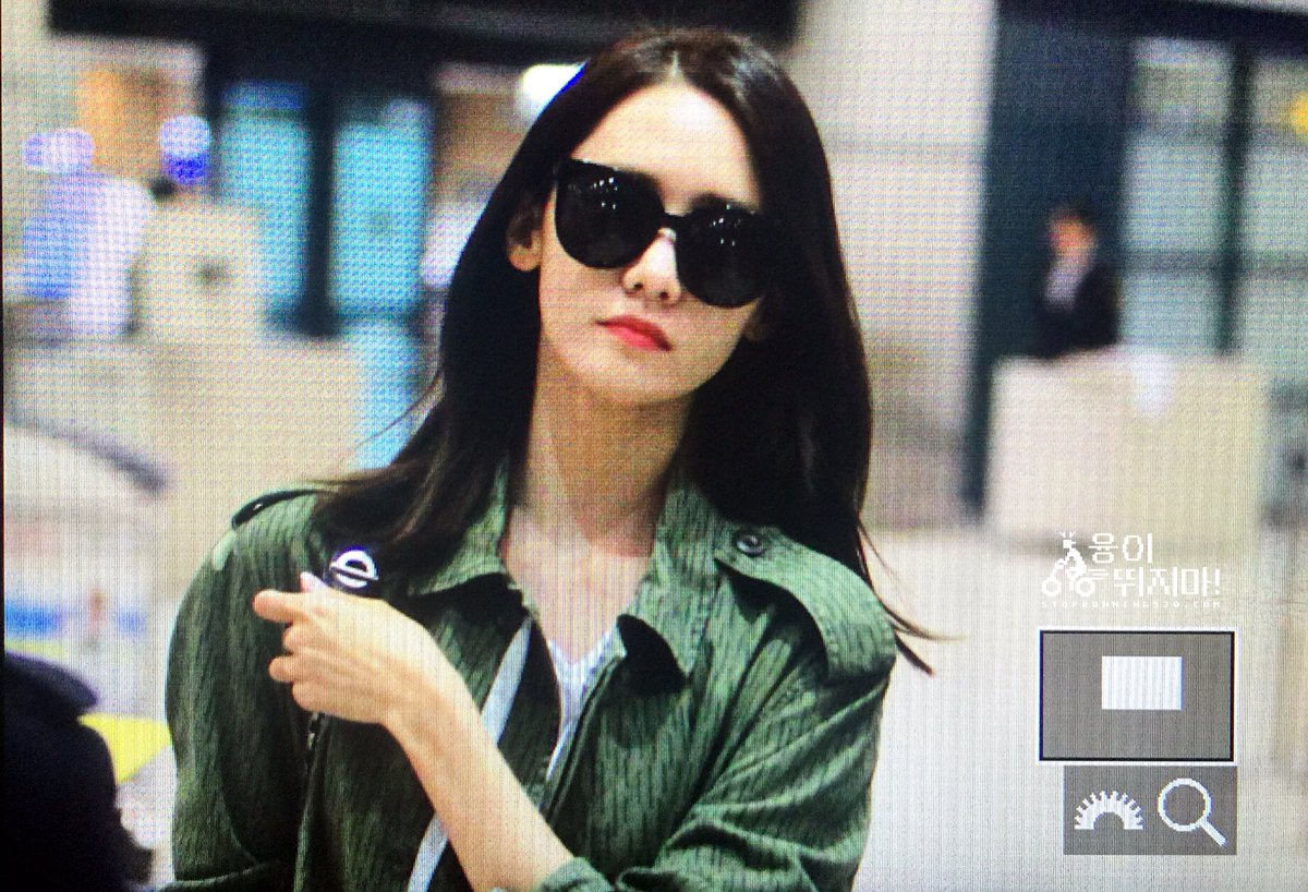 [PIC][10-04-2016]YoonA trở về Hàn Quốc vào rạng sáng nay CfnS5r2VIAAP24x