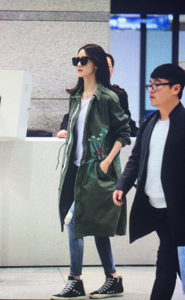 [PIC][10-04-2016]YoonA trở về Hàn Quốc vào rạng sáng nay CfnS5rxUUAA4_oT