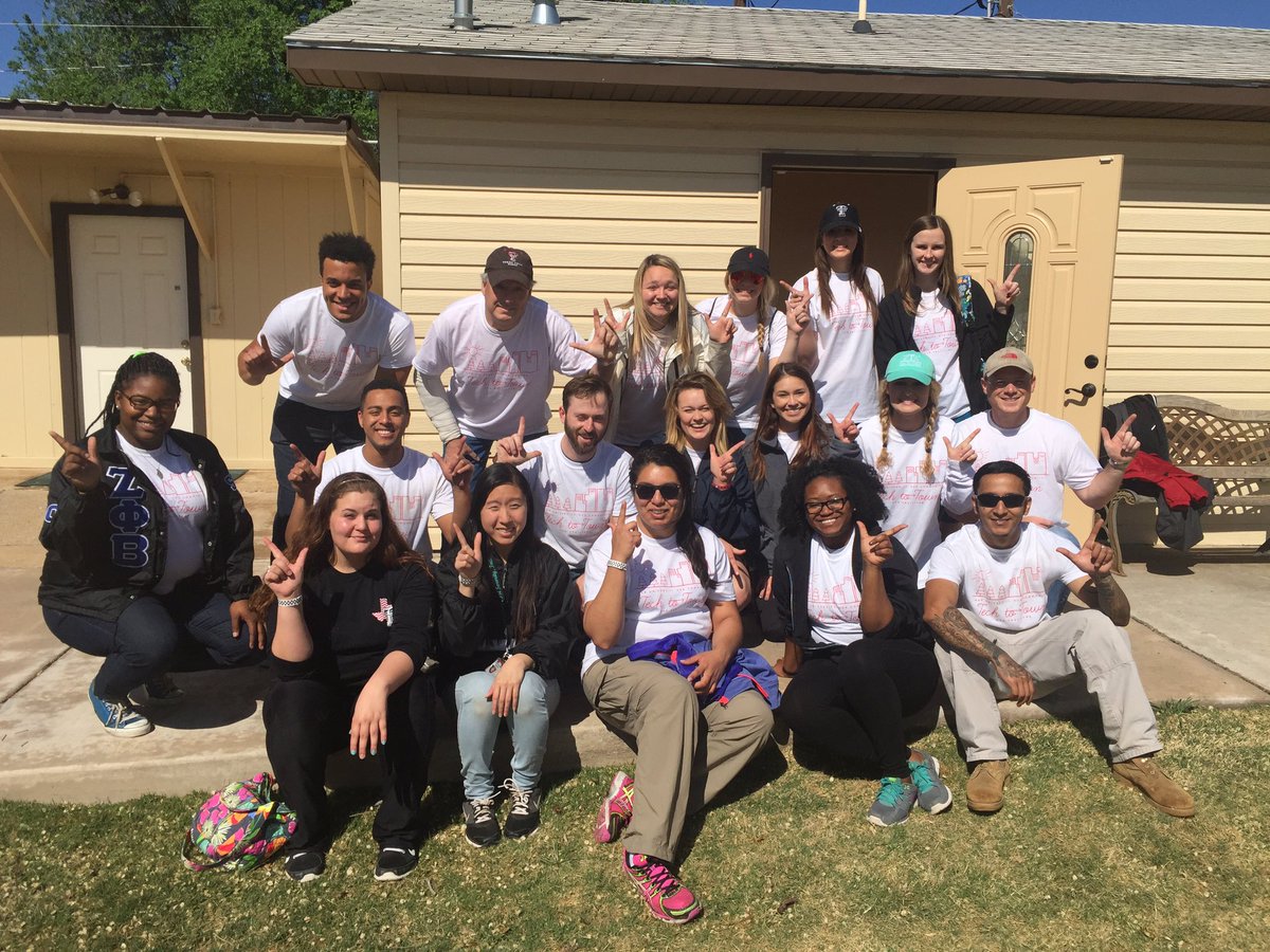 SalArmyLubbock's tweet photo. Thank you @TexasTech students for helping out together beds for our transitional shelter expansion! #techthetown https://t.co/dMhDfRenDJ