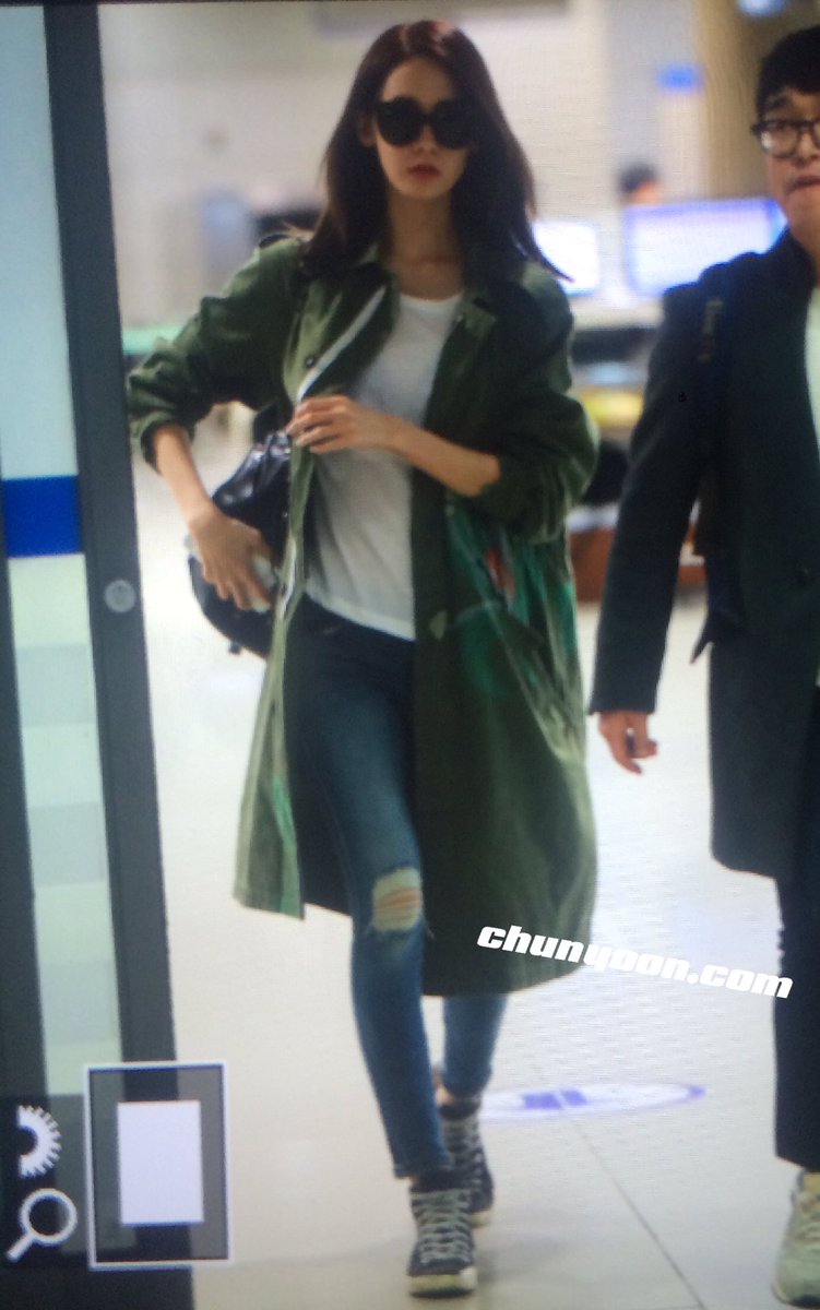 [PIC][10-04-2016]YoonA trở về Hàn Quốc vào rạng sáng nay CfnTur1UsAEWLEr