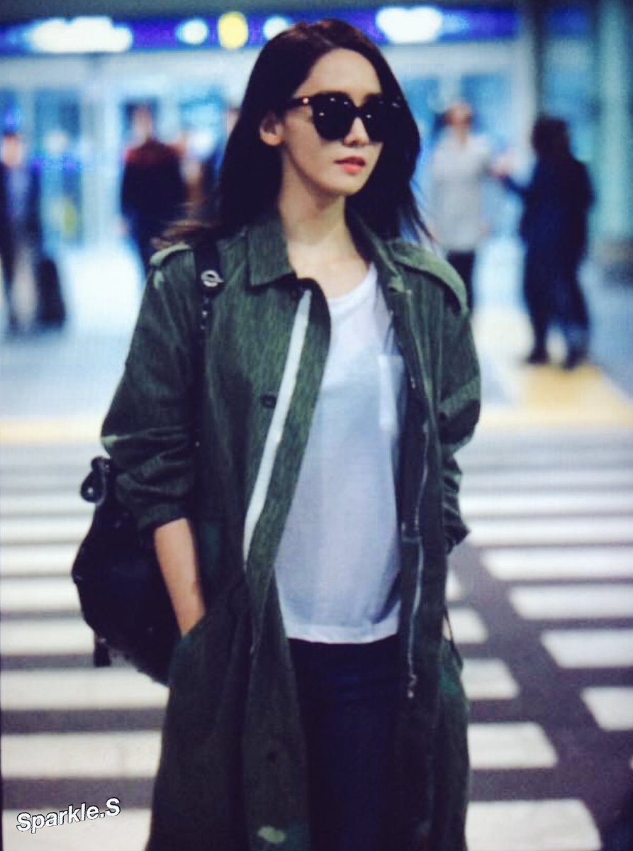 [PIC][10-04-2016]YoonA trở về Hàn Quốc vào rạng sáng nay CfnTwaqUAAAiD44