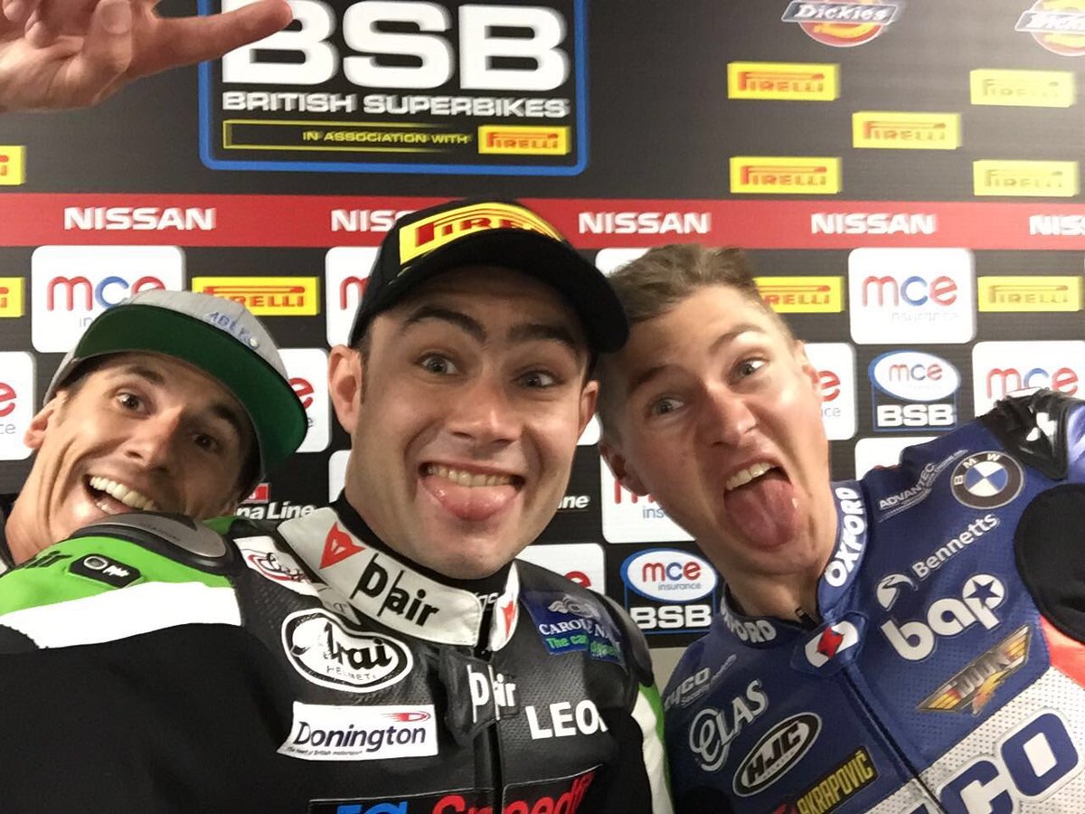 realleonhaslam's tweet image. Front row selfie. Well done guys. Tomorrow now ✊🏼✊🏼✊🏼✊🏼✊🏼