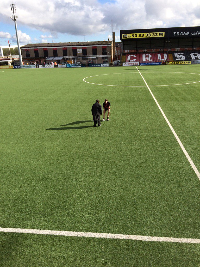 Stuart98766's tweet photo. @GavinWhyte23 and Mousey Brady - 2 legends from different eras! @CrusadersFC @IrishLeaguePics https://t.co/RKM4vdQX1a