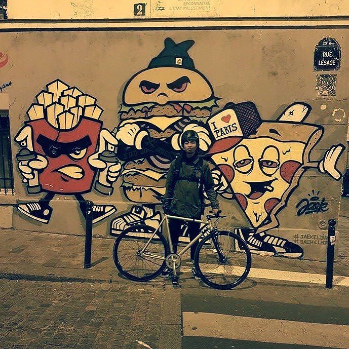 StArtEverywhere's tweet image. Pas si méchant en vrai #malbouffe #trackmachine #fixie #fixed #fixedgear #messlife #messfam #streetartparis #street…