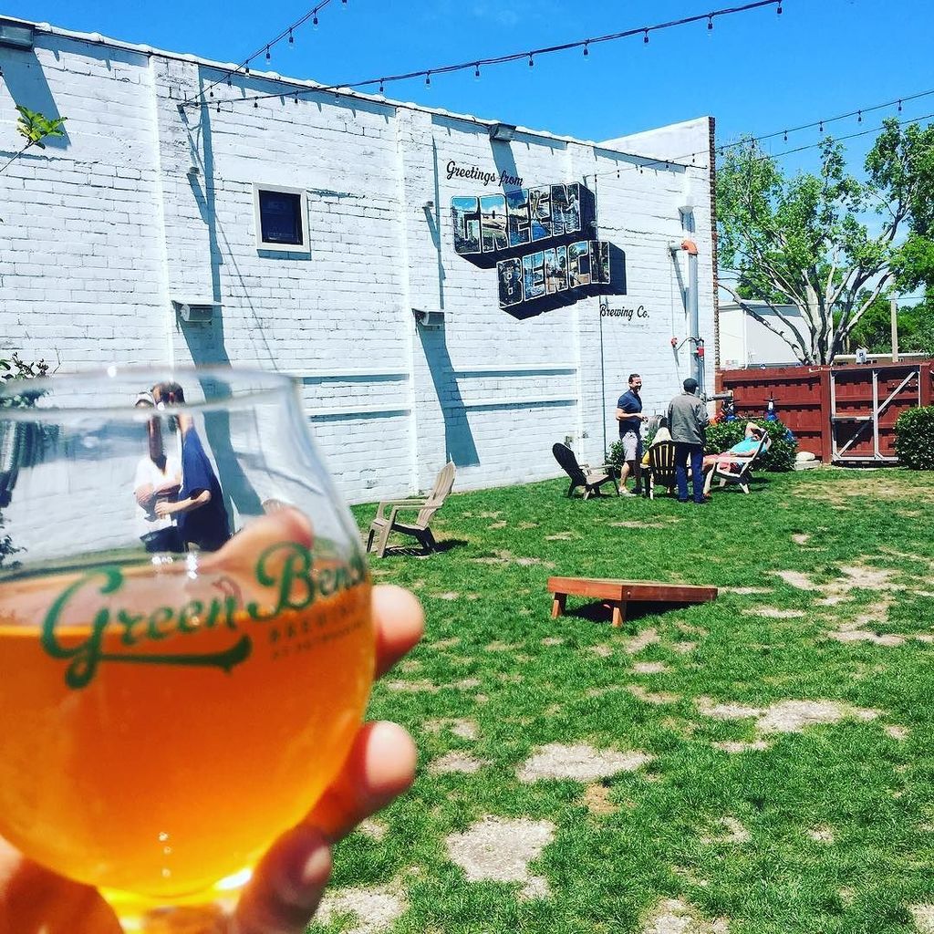 Nic_Nole's tweet photo. RunningforBrews: Cheers from greenbenchbrewing #ShoppingCart #RunningforBrews #RFB #Running #5k #CraftBeer #BeerRu… https://t.co/etWoVkR2C4