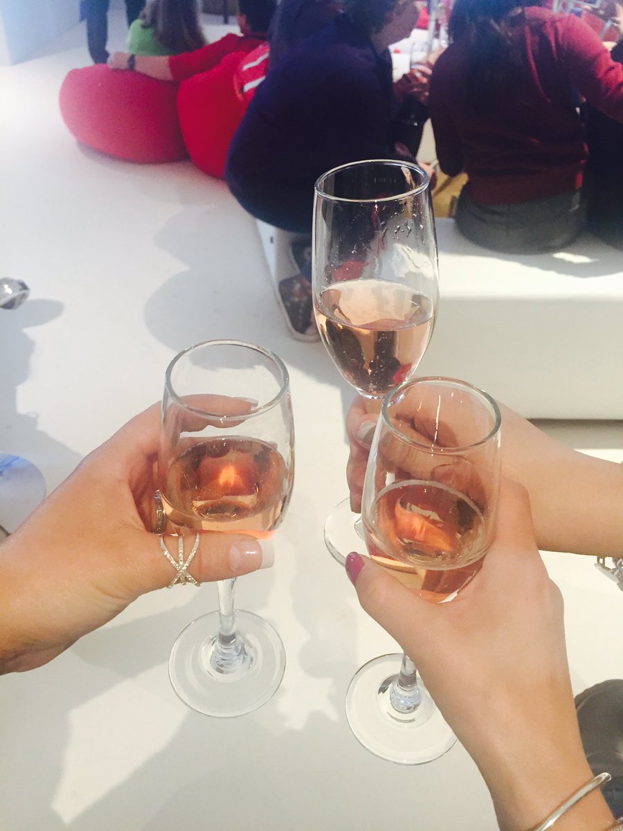 holliday_sarah's tweet photo. Thanks so much Hills pet nutrition for the wine tasting afternoon #hillstaste #bsava2016 https://t.co/3dgqICMax6