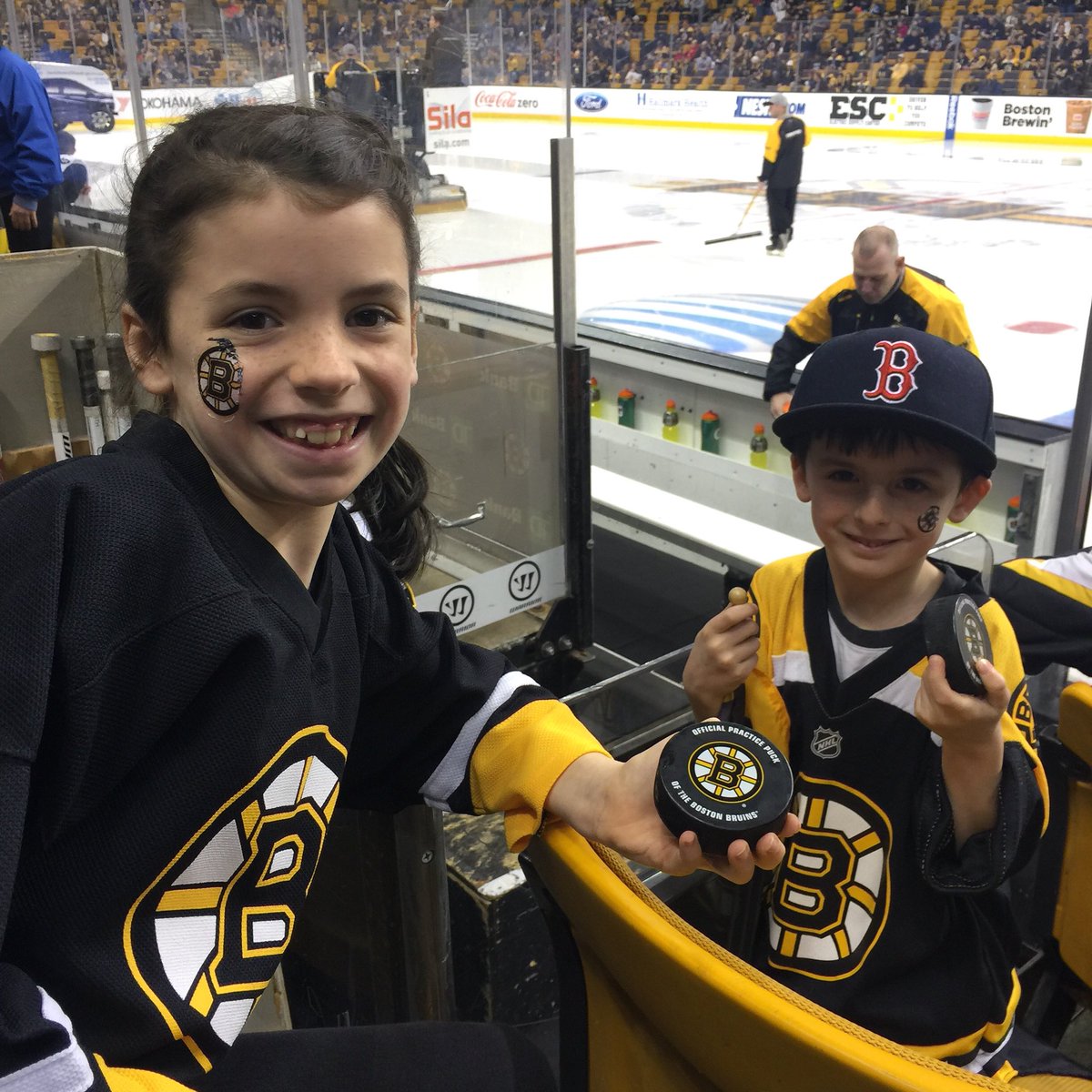 coconuts4disney's tweet photo. #nhlbruins sec loge22 row 6 seat 8 first game today! Our players have been counting down the days for months!Go B's! https://t.co/o1U4e2uiJQ