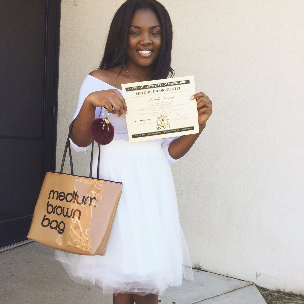 myelll_'s tweet image. Proud new member of the FAMU chapter of SISTUHS Inc !! 💛💛☥  #iZoom #sistuhs