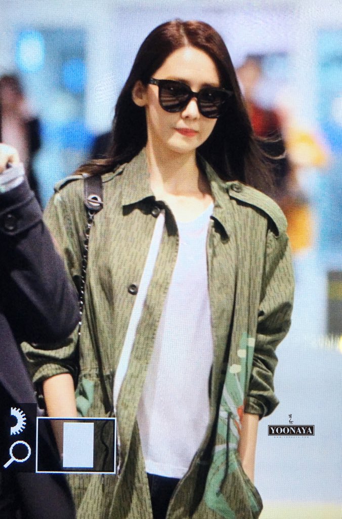 [PIC][10-04-2016]YoonA trở về Hàn Quốc vào rạng sáng nay CfnbJN4UsAAkShO