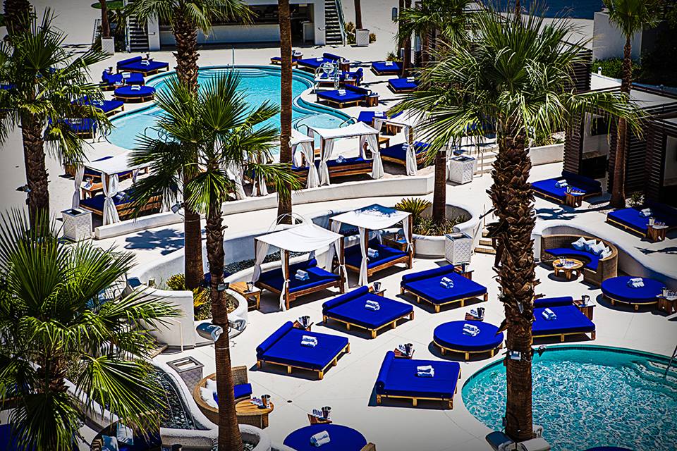 Vegascom's tweet image. Let's kick it off @SkyBeachClubLV today! #vegas #poolclubs #dayclubs buff.ly/1qyqz11