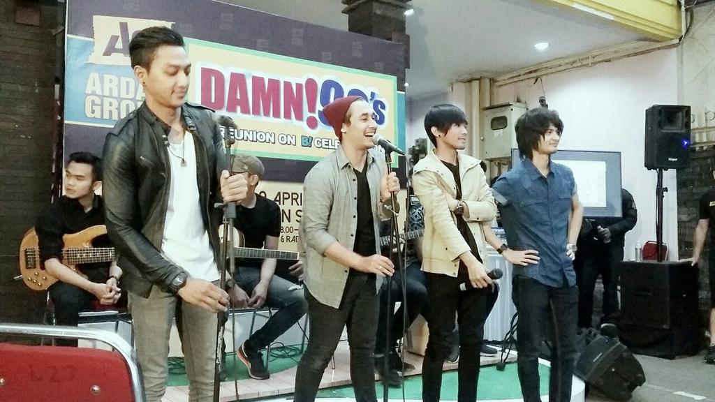 4united_Ofc's tweet photo. Sore ini 09042016 kita action di event Reunion #DAMN!90's Ardan Radio 😘
Thanks Radio Ardan.. https://t.co/pidOwMgLOB