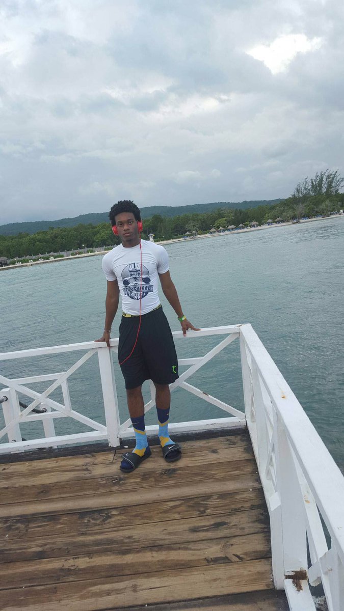 Donpoppi_'s tweet photo. Enjoyed my time in Jamaica 🇯🇲🇯🇲 #IHateSmiling ☺️ https://t.co/mkKXST3Yfq
