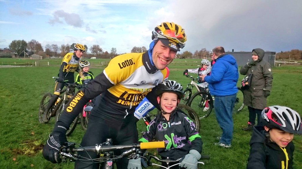 MaikelSellink's tweet photo. Zondag rijd @kanjers ambassadeur @mtjallingii voor de 11x #ParijsRoubaix #Succes #Geniet #laatste  @LottoJumbo_road https://t.co/cAAm5k6jea