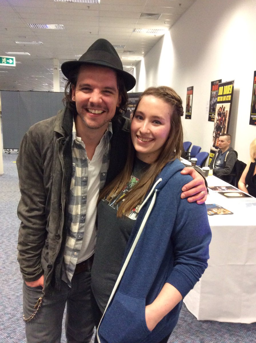 NicoleDicker96's tweet photo. Was amazing to meet @andrewleepotts at @BristolOptimus today! 😋 #OptimusCon #childhoodidol https://t.co/UBBOi4YkMX