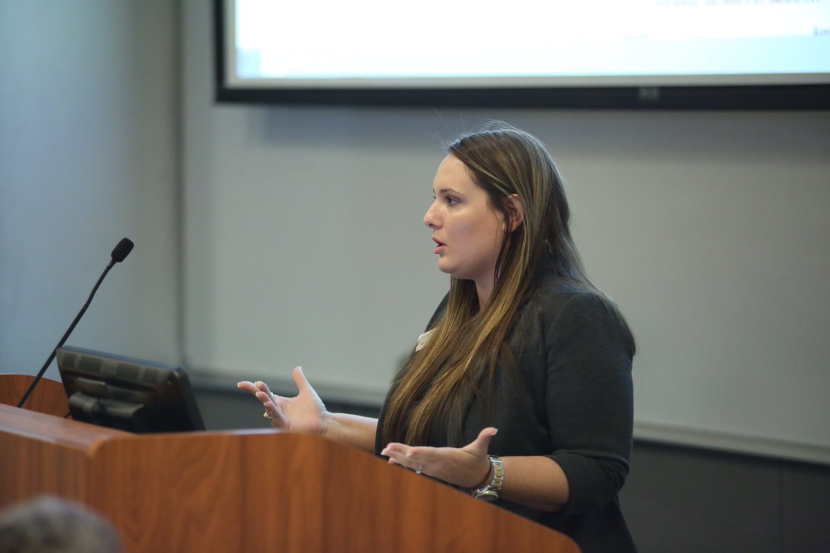 UHBauerCollege's tweet photo. @HireBauer Amanda Ware shares Bauer &amp; online resources that can help you in negotiating. #FinancialSymposium https://t.co/C10VrXicuJ