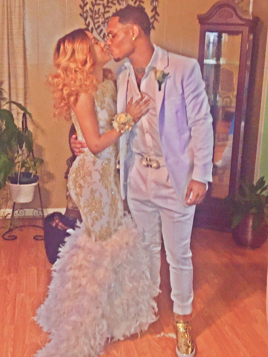 prompics_17's tweet photo. RT for White and Gold ☁️💫

Like for Red and Grey🌹 https://t.co/91gf2DomeQ