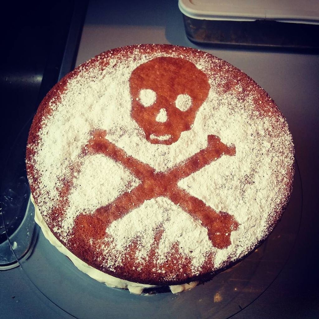 Jolly Roger Victoria Sponge #homemade #goodfood happy birthday Jenna!!!!! ift.tt/22kgPTG