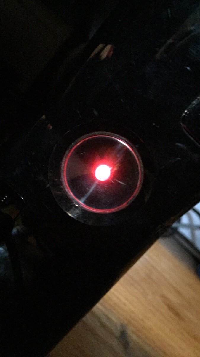 FaZeApex's tweet photo. I think I just got the red ring of death.. In 2016... https://t.co/UJsYYpaa6Q