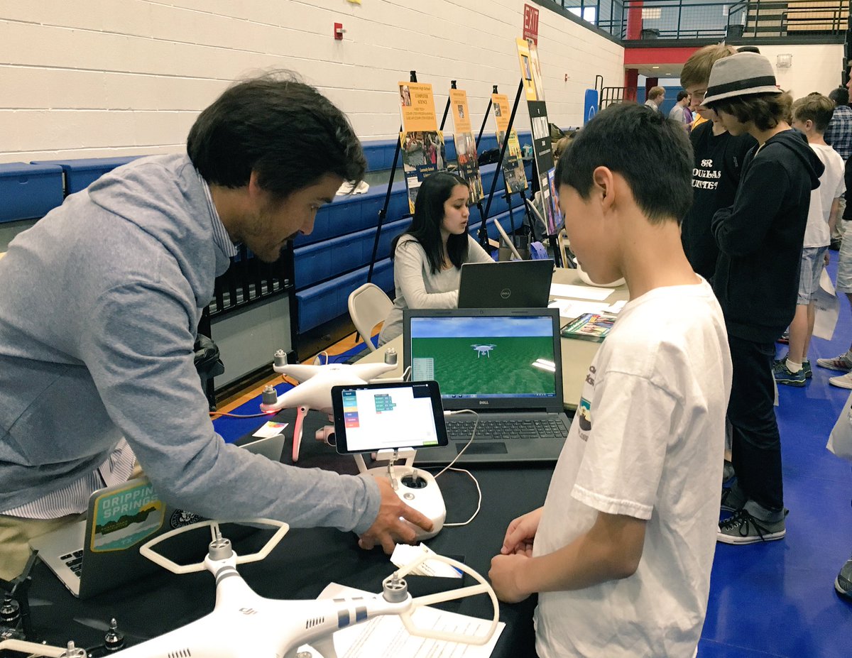 DroneBlocks's tweet photo. Code using Drones! Introducing @DroneBlocks to students! @DJIGlobal #austincsfair #STEM #DronesForGood https://t.co/P4cvyYGaDx
