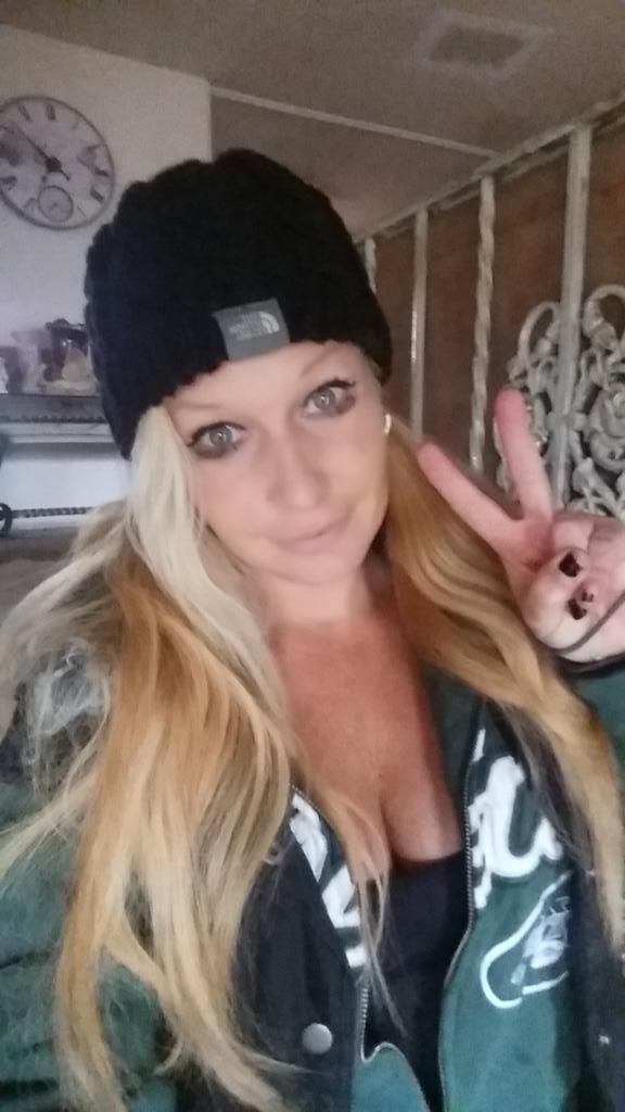 Evelynchris0's tweet photo. #jetup365!!! Go sharks <3 https://t.co/Bcl04D93c1