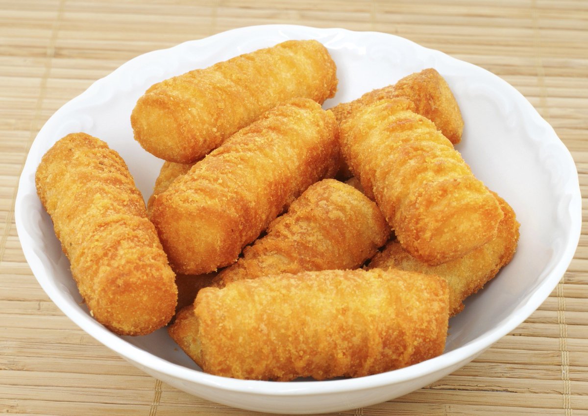 Sugermice's tweet photo. @MarcusButler @YouTube OMG those Twinkies remind me of potato croquettes #MindMess X https://t.co/XS4sMmoFl7