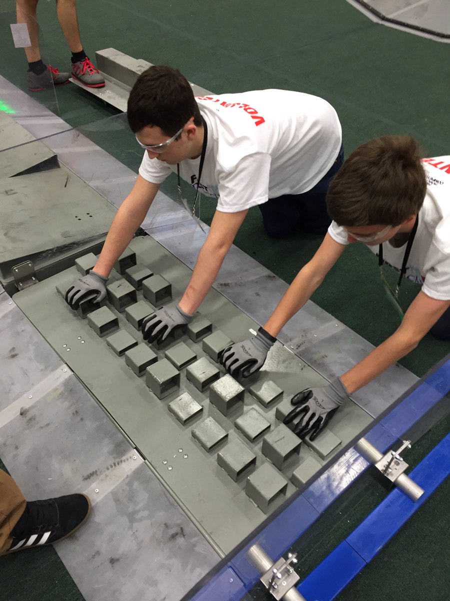 FRC708's tweet photo. While volunteering, 708 is having a rough time with the terrain. https://t.co/d9K4ZT6PsJ