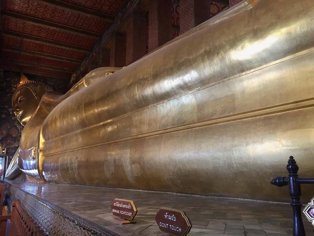teothx's tweet photo. So big! #bangkok #thailand #watpho #watphotemple #temple #watphou #travel #buddha #trip #i… https://t.co/cXK2N66gFA https://t.co/eFFjUylyuz