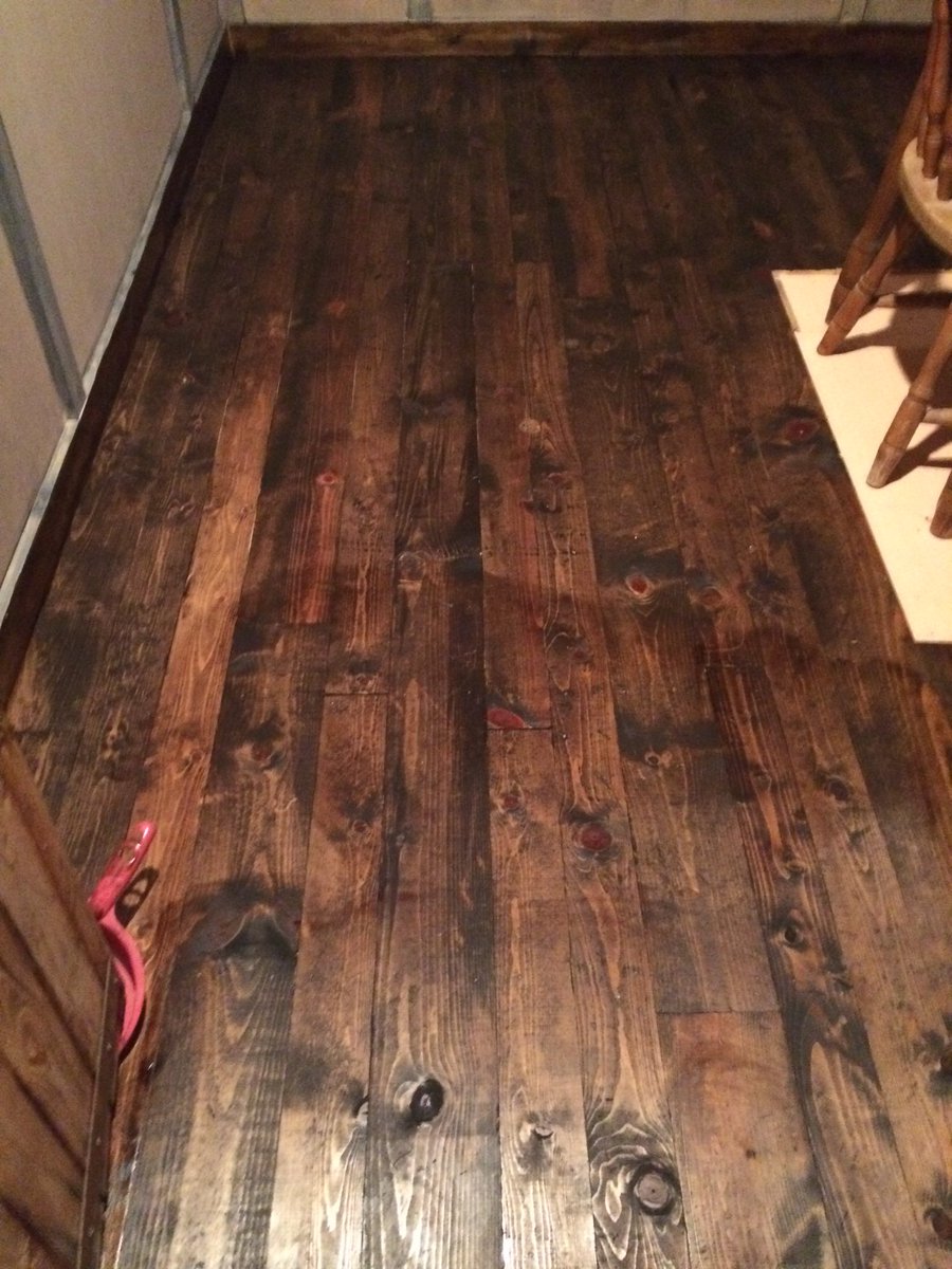 pojecttree's tweet image. Floor stained.