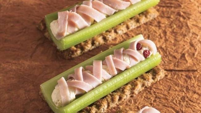 GhouliaChilds's tweet photo. MUMMY celery snacks via Betty Crocker. #GhastlyGastronomy https://t.co/Tle3NicLrk