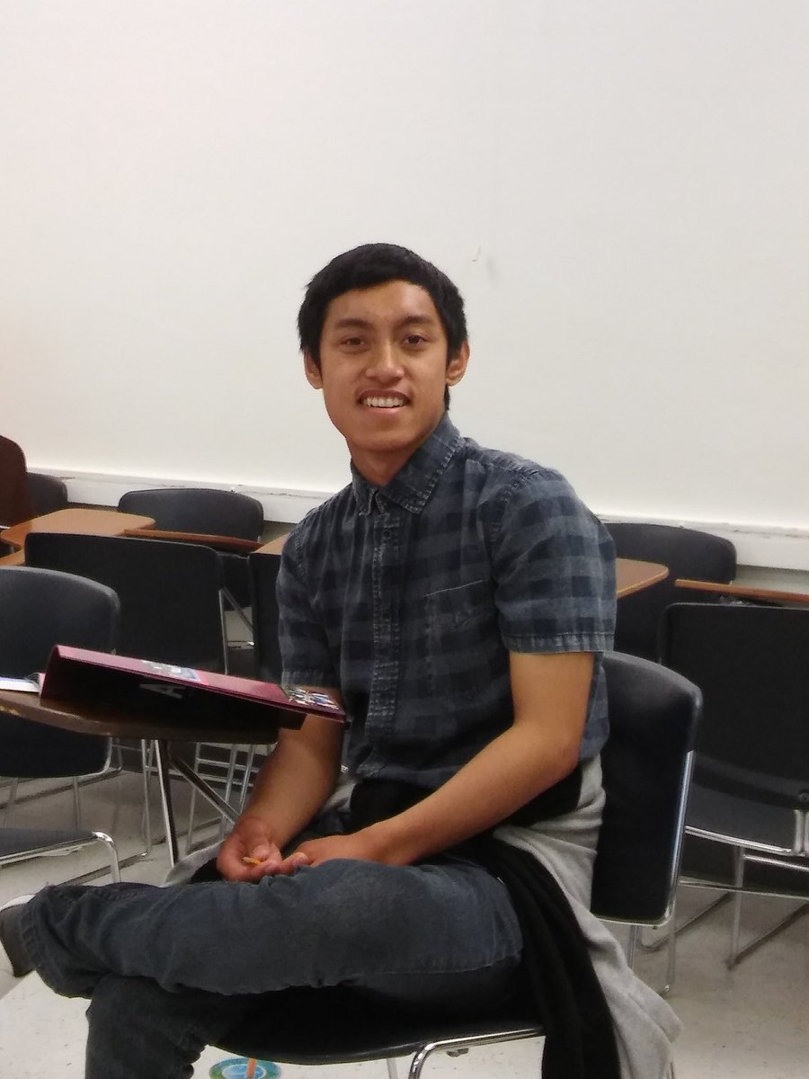 OASIS_MSTP's tweet photo. Say hi to Chris, a great student at the Southeast Asian Student Community Welcome who we'll see Fall! #ucsdunity16 https://t.co/UFVRSXipkY