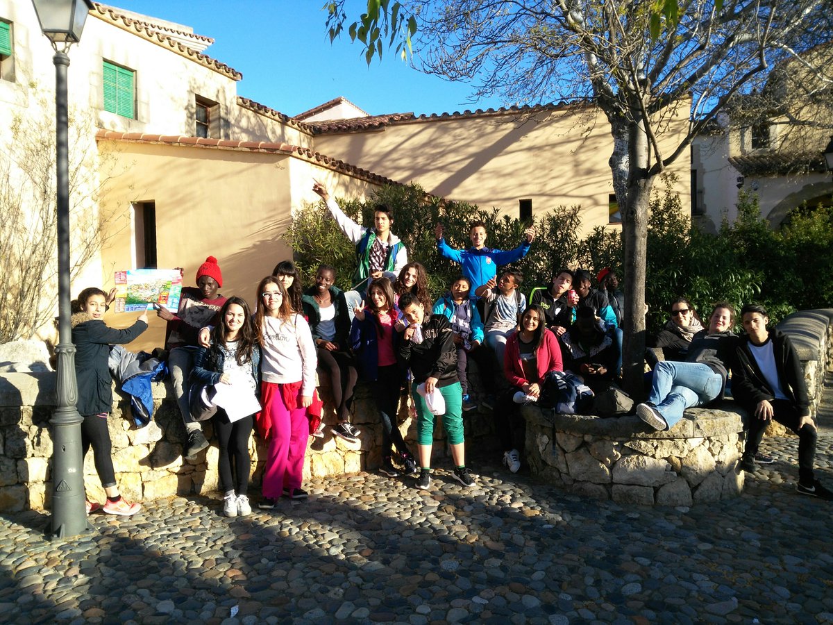 ludojove's tweet photo. Gran dia de goig i #adrenalina a @Portaventura_ES amb @FEDAIA #somriuperlainfancia4 #ludomb2 https://t.co/jzAR8Epkl3